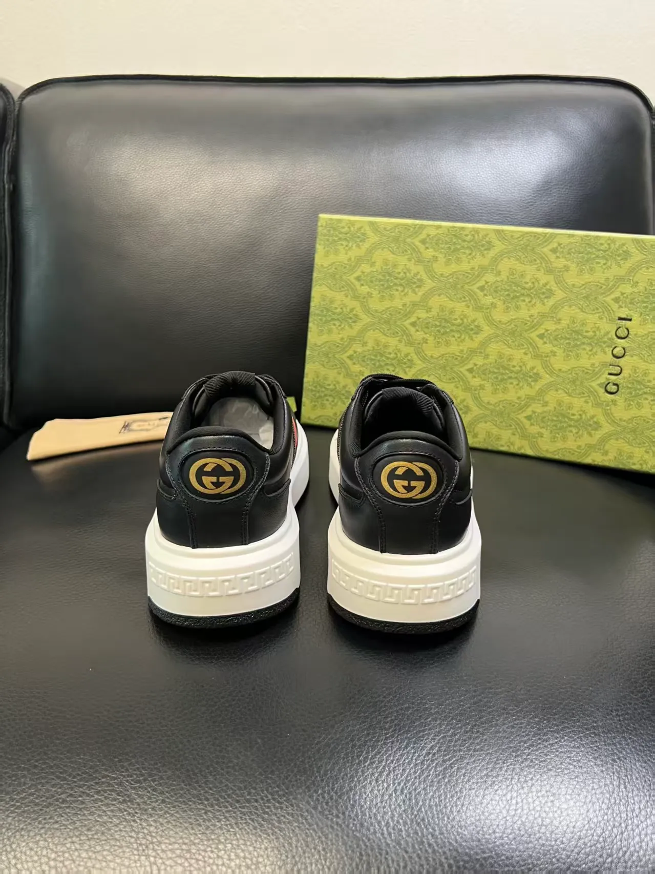 P460 new men's shoes GUCCI [Lightning] latest shoes are shipped. Original quality, fashionable, special materials, sheepskin lining, new packaging. The foot feels super comfortable and the workmanship is impeccable. Size: 38-45